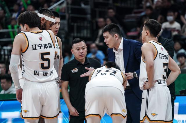 j9-谁能搭上CBA季后赛末班车？人情世故或再现江湖