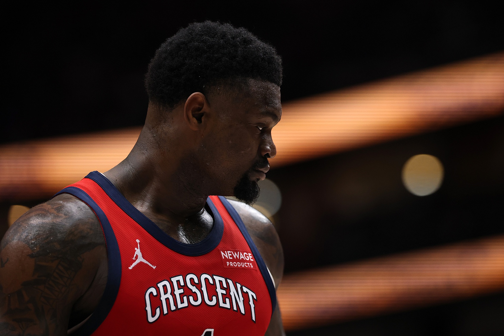 j9-一言难尽!锡安全场5中2&罚球3中0得到4分4板 出战15分钟因病退赛