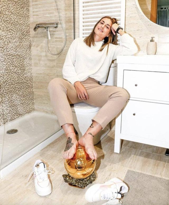 九游娱乐-哈维：梅西拿金球奖是足球的正义，不排除执教女足